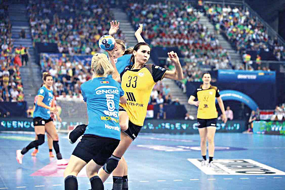 Катя ИЛЬИНА (№ 33) была в числе немногих, кто хорошо показал себя. «Вардару» она забила 5 голов, «Бухаресту» провела 3 мяча. Фото гк «Ростов-Дон»