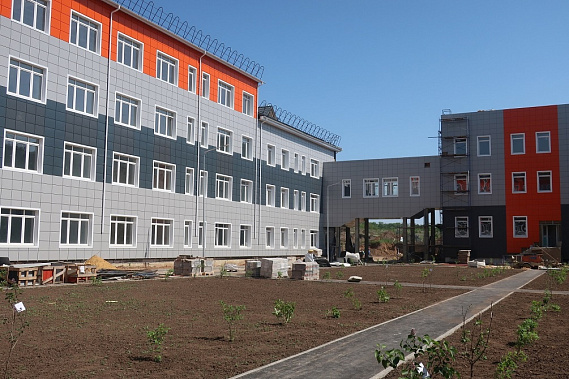 Сегодня на строй площадке новой старостаничной школы на 1000 мест. Источник фото: пресс-служба губернатора Ростовской области.