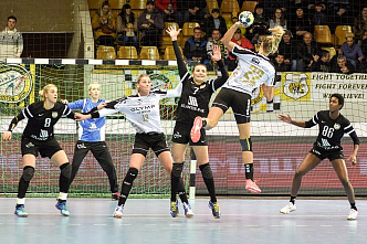 Великолепная девятка и вратарь