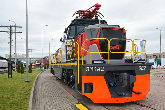 В Петербурге прошла презентация построенного на НЭВЗе маневрового электровоза постоянного тока ЭМКА2