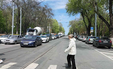 Затор в центре Ростова-на-Дону возник из-за внезапного ремонта дороги на Театральной площади