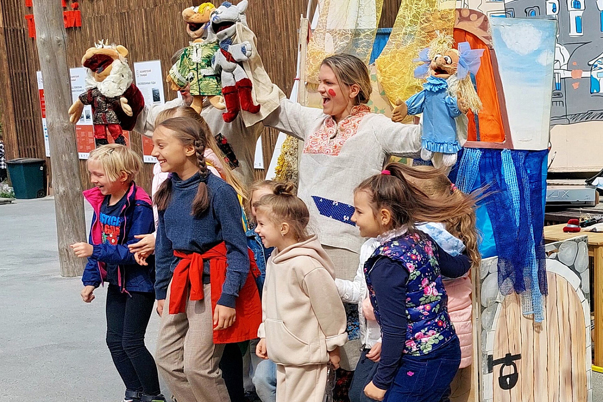 Кукольный спектакль ТаКТа на сцене Арт-пространства «Таганрогский трамвай».