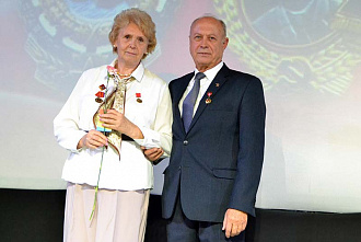 Не расстанусь с комсомолом!