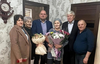 Поздравили полного кавалера ордена Трудовой Славы Марию Федоровну Ноздрину