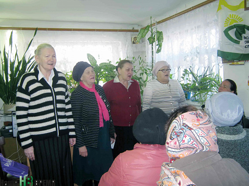В общество слепых часто приходят гости, для которых устраиваются концерты.