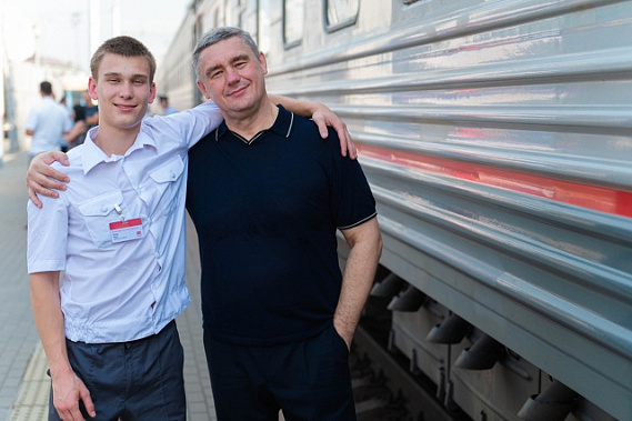 Игорь Бураков: «Железнодорожникам «спасибо» за круглосуточный, чрезвычайно важный, нередко героический труд!..»