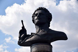 Восстановленный в Ростове-на-Дону памятник Архипу Куинджи открыли в Мариуполе