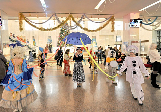 Губернаторская елка зажгла огни