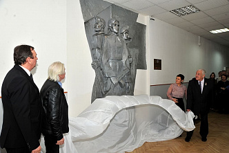 Открытие барельефа во ВГИКе