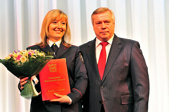 Донские власти поздравили женщин