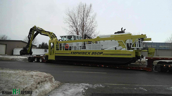Чудо-машина «Амфибекс» и камыши срежет с корнем, и берег выровняет, и плотину намыть может, и водяной затвор сделает...