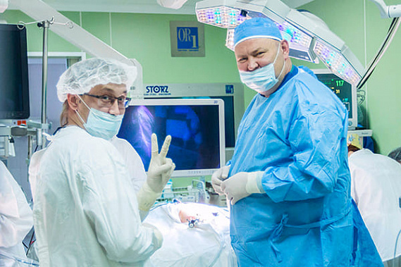 Средняя зарплата врача-хирурга в Ростове-на-Дону составляет 53 000 рублей в месяц