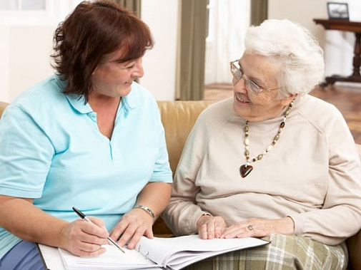 Донским жителям расскажут о возможностях социальной помощи пожилым людям на дому