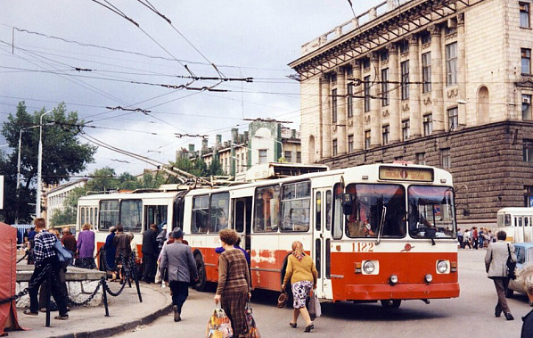 На нескольких улицах Ростова запретят остановку транспорта