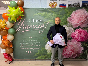 Геннадий Бузанов пожелал педагогам крепкого здоровья, благополучия, вдохновения и благодарных учеников
