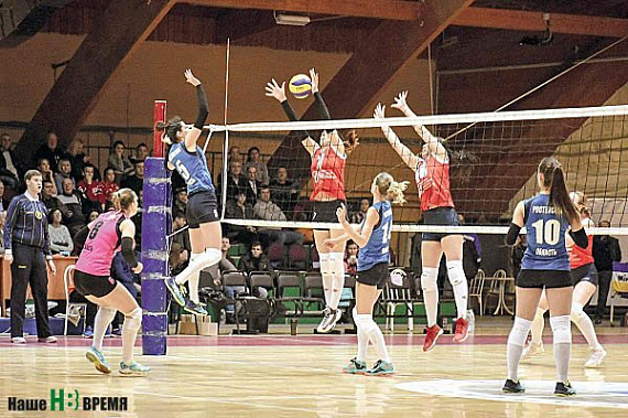Ростовчанки атакуют. Удар, и блок пробит...