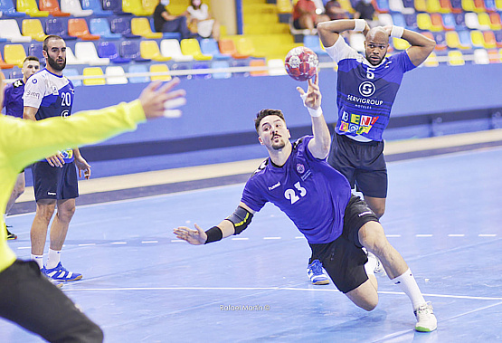 Испания. Турнир Высшей лиги. С мячом – аргентинец Гастон МУРИНЬО. Теперь он с кубинцем Мартинесом, русскими, украинскими и белорусскими игроками клуба будет играть за таганрогских «казаков». Фото с сайта «Донские казаки – ЮФУ»