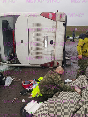 В Аксайском районе сегодня опрокинулся автобус