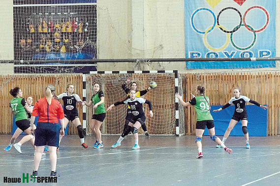 «Ростов-Дон-2» – АГУ Адыиф-2. Ростовчанки (черно-белые) держат оборону.