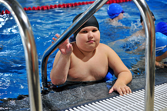 31 10 2025 На Дону побывал олимпийский чемпион по плаванию Евгений Рылов