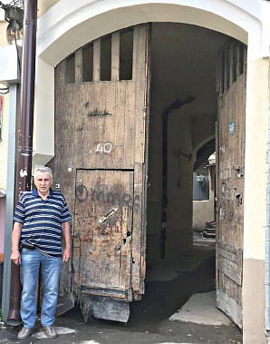 В реставрации уникальных деревянных ворот жителям помогут активисты общественного объединения «МойФасад».