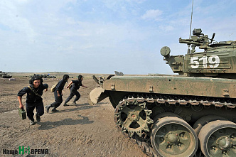 Донские танкисты провели учения в преддверии профессионального праздника