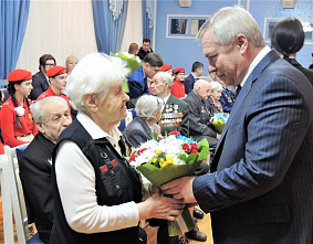 В городах и районах Дона вручают награды Победы