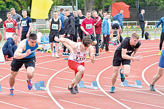 Курсанты вышли на стадион