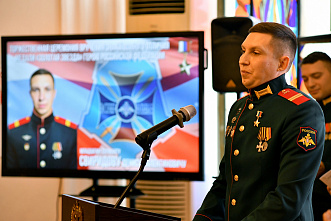 22 03 2026 Дончанина Дениса Свиридова удостоили «Золотой звезды» Героя России