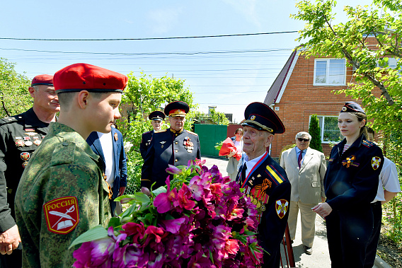 Накануне юбилея Победы фронтовик Петр Голышкин получил звание Почетного гражданина Ростова-на-Дону 