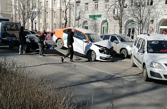 В центре Ростова-на-Дону сегодня случилось ДТП