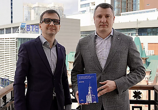 Вся власть - под одной обложкой