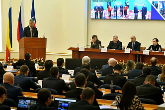 Городская дума Ростова приняла досрочную отставку градоначальника Алексея Логвиненко