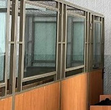 Суд оставил под стражей бывшего начальника ростовского управления торговли и бытового обслуживания