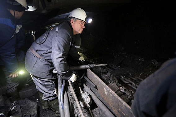 Донской губернатор спустился в забой. Источник фото: stylishbag.ru.