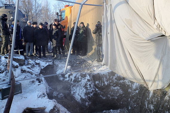 Губернатор на месте аварии. Источник фото: пресс-служба губернатора Ростовской области.