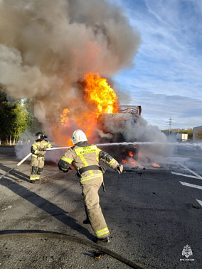Во время движения по трассе М-4 «Дон» загорелся грузовик