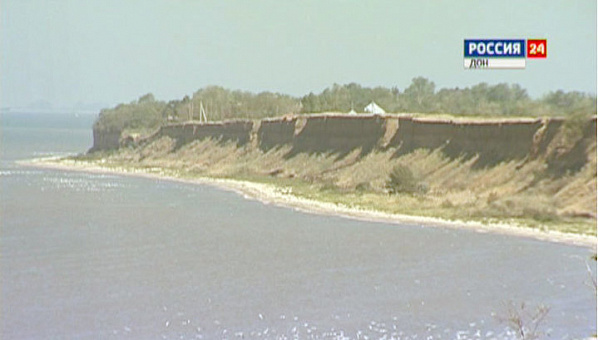 Азовское море продолжает наступать на сушу в Ростовской области 