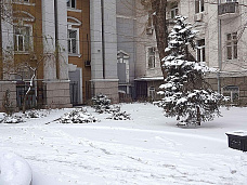 Зима раскрыла снежные объятья