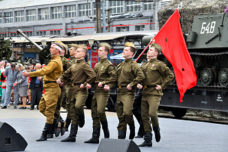 06 05 2026 Почти десять тысяч человек поприветствовали ретропоезд «Победа» в Ростове