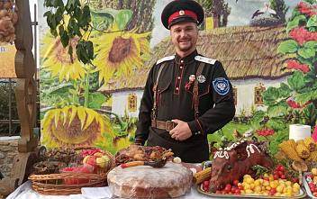 В Егорлыкском районе провели межрегиональный фестиваль «Казачьему роду нет переводу»