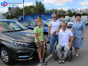 Ключи от новых Lada Granta получили пострадавшие на производстве жители Ростовской области