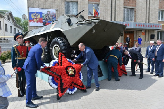 Во время церемонии открытия памятника. Источник фото: пресс-служба губернатора Ростовской области.