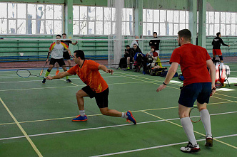 Ракеткой по волану