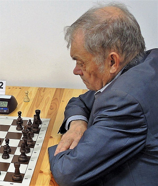 Международный мастер  Александр Захаров