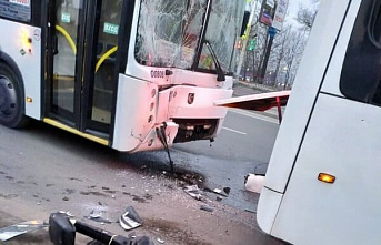 В Ростове два автобуса не поделили дорогу: пострадавших нет