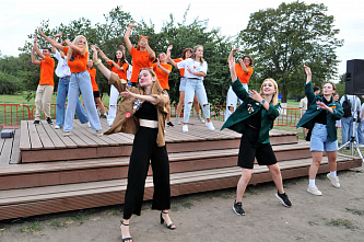 Первокурсников ЮФУ посвятили в студенты на поляне физиков