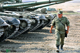 Донские танкисты провели учения в преддверии профессионального праздника