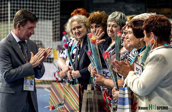 Первый заместитель губернатора РО Игорь Гуськов поздравил с юбилеем игроков первого призыва «Ростсельмаша».