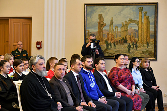 22 03 2026 Дончанина Дениса Свиридова удостоили «Золотой звезды» Героя России